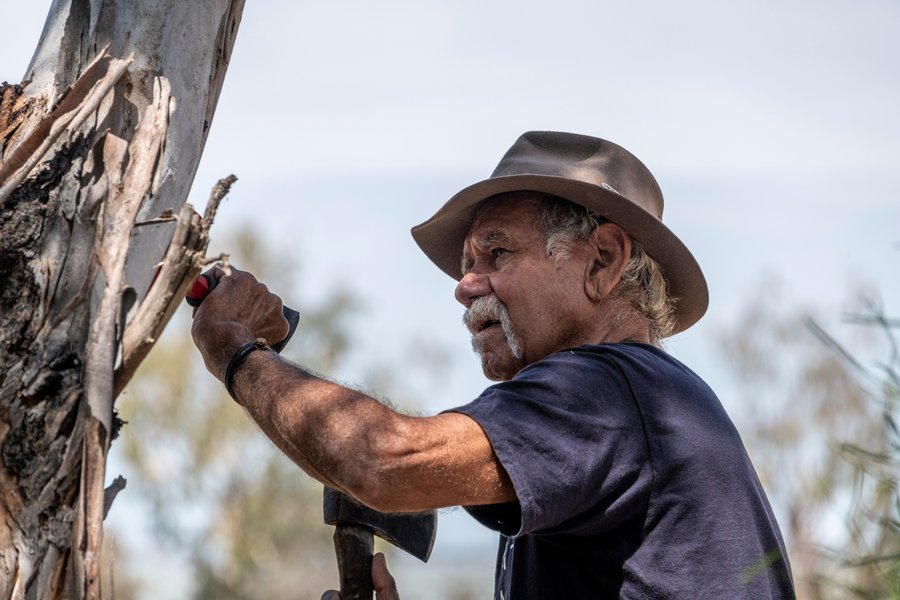 Barka - Uncle Badger Bates makes a coolamon - 6 December 2022