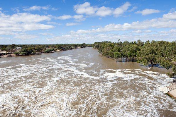 Darling River past the Menindee main weir