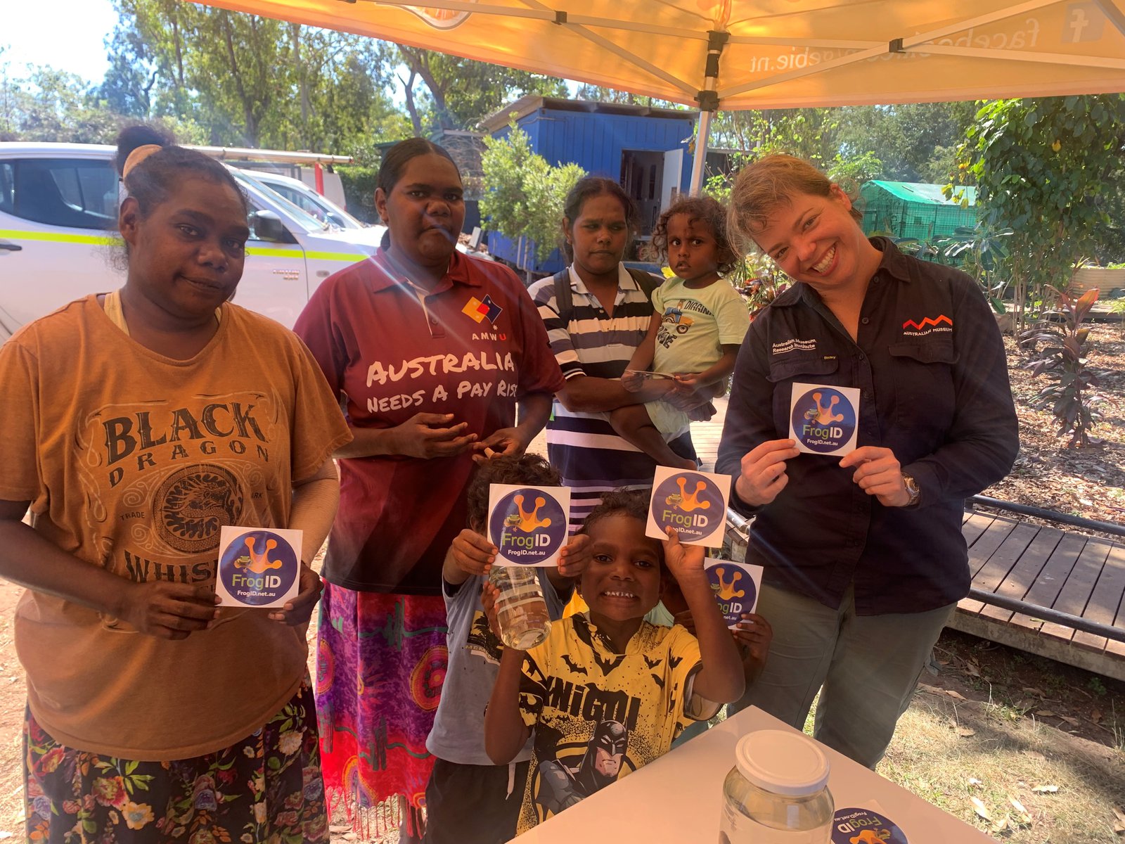 Angurugu Community Members with Jodi Rowley.