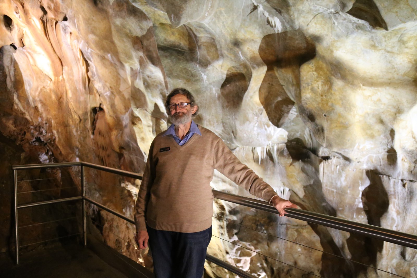 Mr Ross Pogson, Collection Manager Geosciences, AMRI
