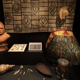 This superb feathered cape on the right was given to Captain James Cook on his final voyage to the Pacific by Hawaiian chief Kalani‘ōpu‘u. This probably occurred in 1778 or in January 1779, shortly before the altercation which led to Cook’s death at the hand of Kalani‘ōpu‘u.