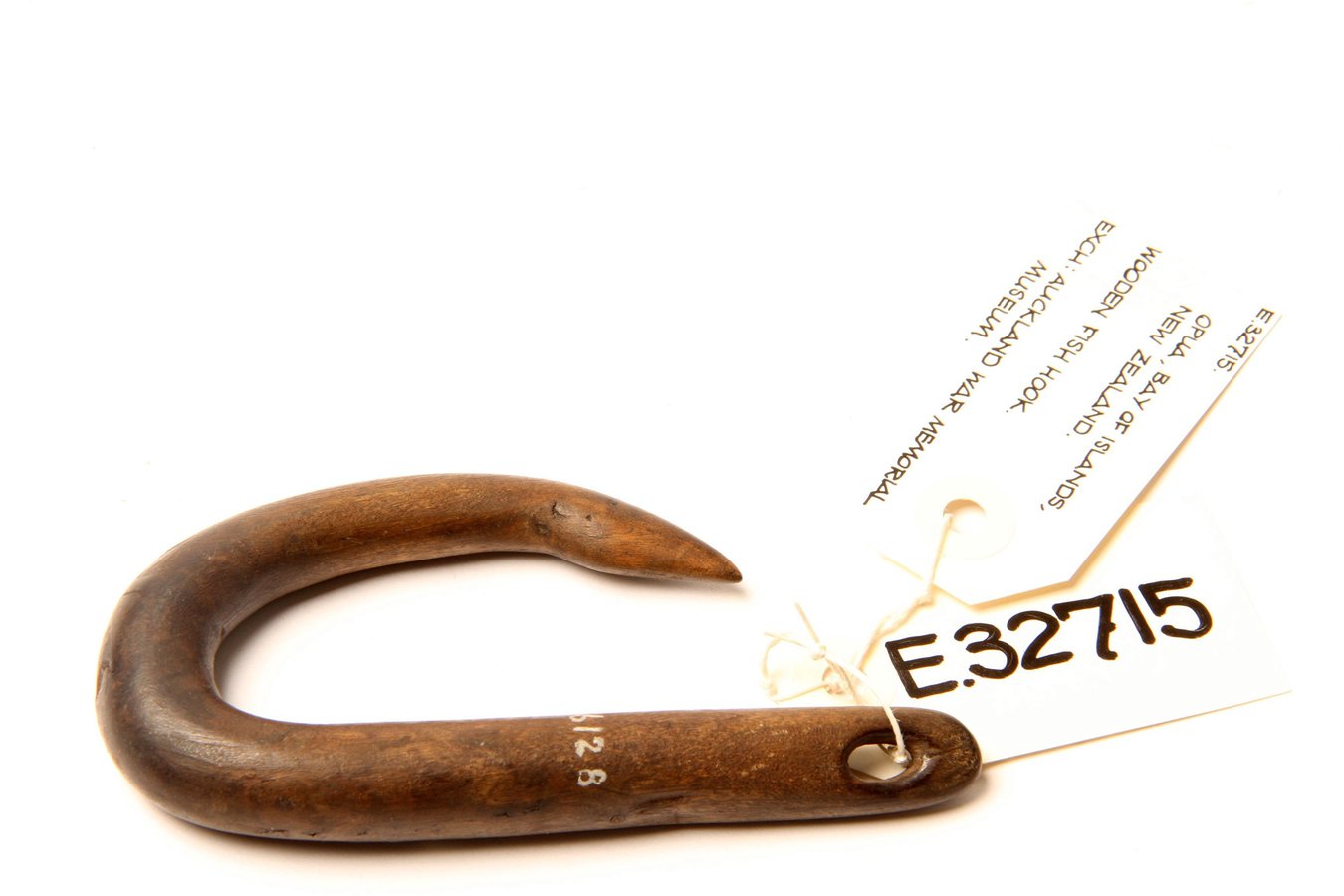 Māori fish hooks - The Australian Museum