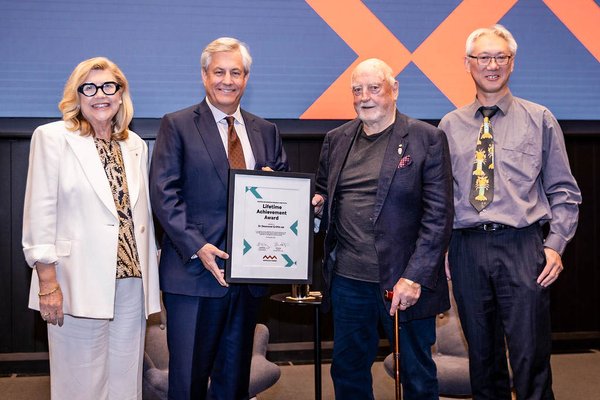 Former AM Director, renowned marine biologist Dr Des Griffin awarded 2025 AMRI Lifetime Achievement Award