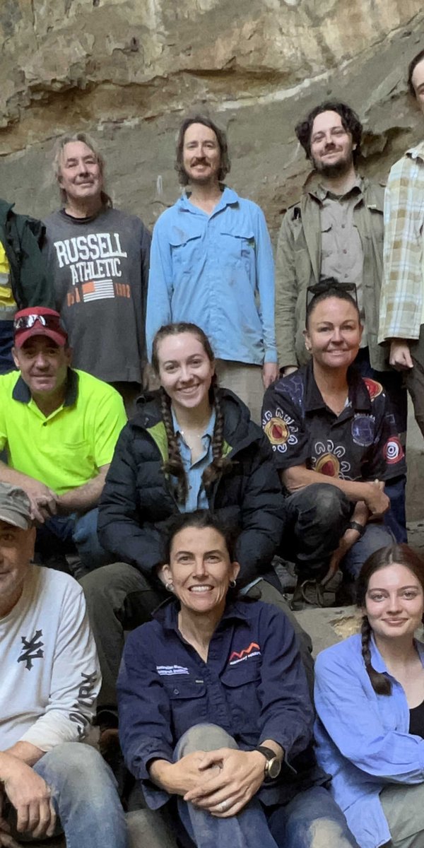 Archaeologists and First Nations team at Dargun Shelter Blue Mountains.