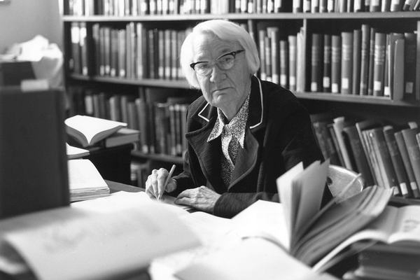 Dorothy Hill, Portrait