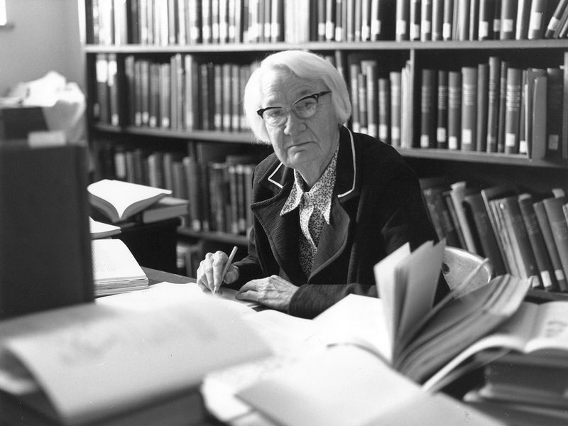 Dorothy Hill, Portrait