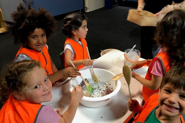 Preschoolers in Whales and the Ocean educator led program