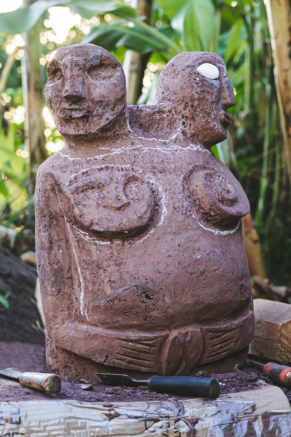 Jhonny, artist in Rapa Nui. Captured in May 2025.