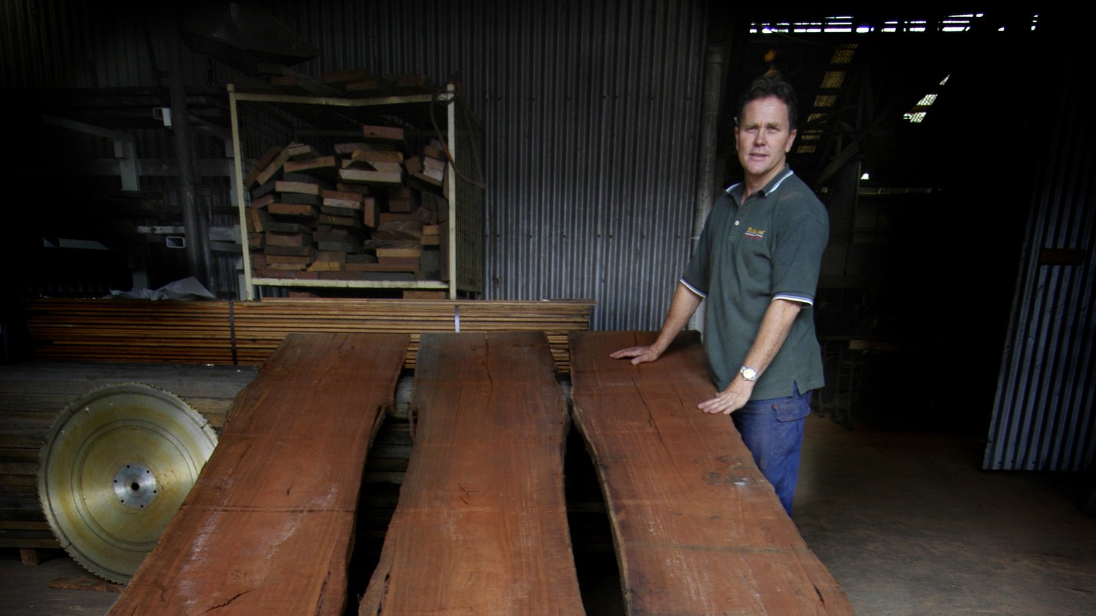 Construction of the new Australian Museum Boardroom table commissioned by Frank Howarth, July 2005.