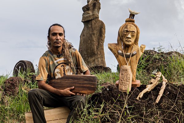 Victor, artist in Rapa Nui. Captured in May 2025.