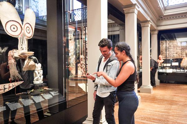 Visitors in 200 Treasures of the Australian Museum, Westpac Long Gallery