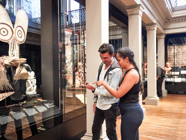Visitors in 200 Treasures of the Australian Museum, Westpac Long Gallery