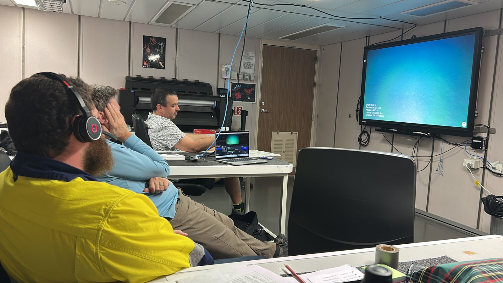 Younis Menkara doing live commentary