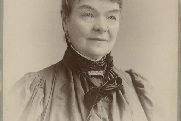 Mary Lee, studio photo.