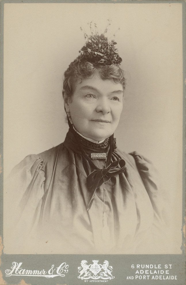 Mary Lee, studio photo.