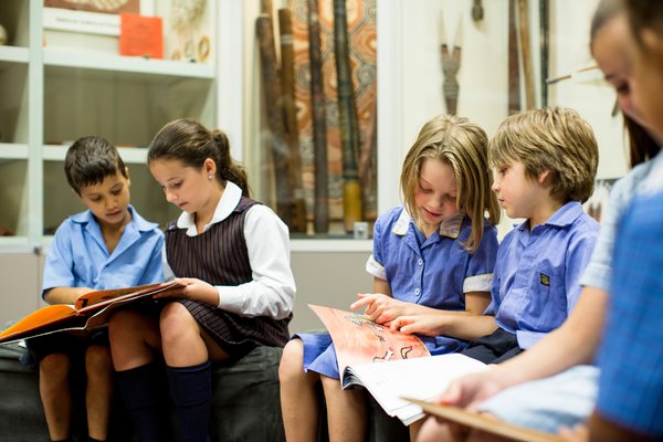School kids reading